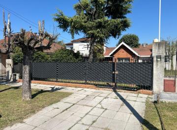 Casa · 105m² · 3 Ambientes · 3 Cocheras · Longchamps Chalet 3 Amb Amplio Lote