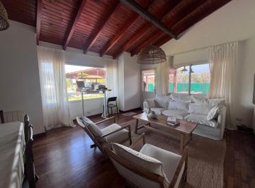 Casa · 1195m² · 3 Dormitorios · 2 Cocheras · Casa a La Venta 3 Dorm. en Country Chacras de Villa Allende