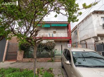 Casa · 157m² · 4 Ambientes · 1 Cochera · Casa en Ramos Mejia