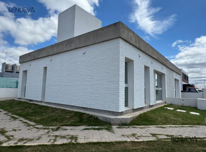 Casa · 80m² · 4 Ambientes · 1 Cochera