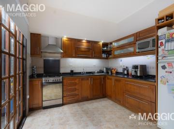 Casa · 85m² · 4 Ambientes · 1 Cochera · Casa Venta Haedo Norte