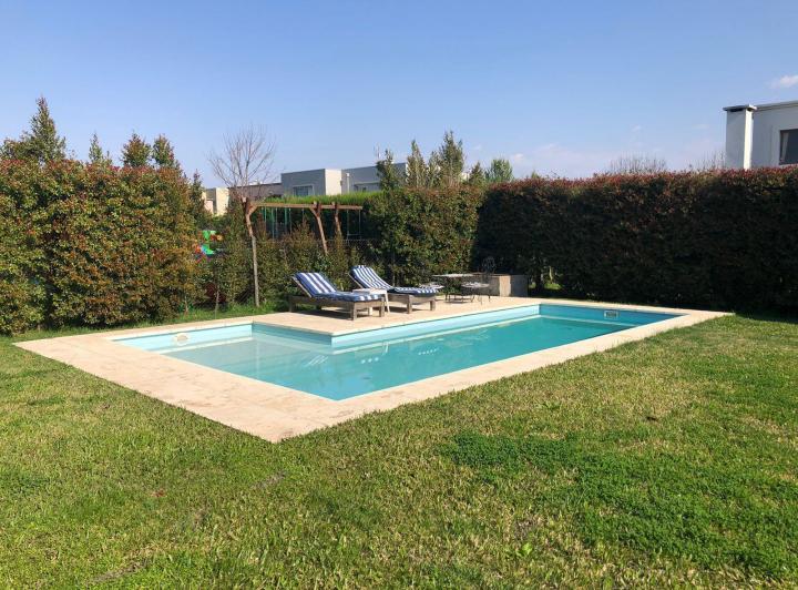 Casa · 180m² · 5 Ambientes · 2 Cocheras