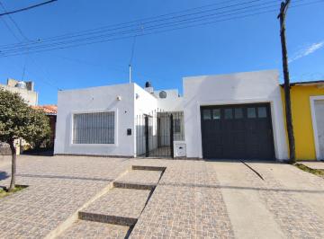 Casa · 196m² · 4 Ambientes · 1 Cochera · Venta Casa 4 Ambientes - Lote 400 m² - Necochea