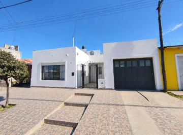 Casa · 196m² · 4 Ambientes · 1 Cochera · Venta Casa 4 Amb - Lote 400 m² - Necochea (Permuta)
