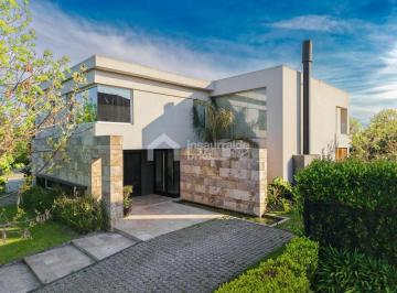 Casa · 264m² · 6 Ambientes · 5 Cocheras · Casa 4 o 5 Dorm. en Alquiler en Los Sauces, Nordelta, Tigre. Gran Calidad!