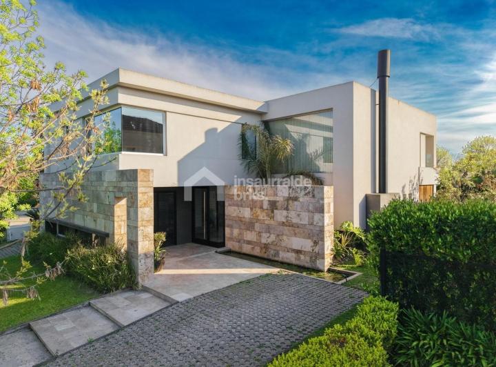 Casa · 264m² · 6 Ambientes · 5 Cocheras