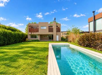Casa · 230m² · 5 Ambientes · 2 Cocheras · Casa en Alquiler Grand Bell 4 Dorm.