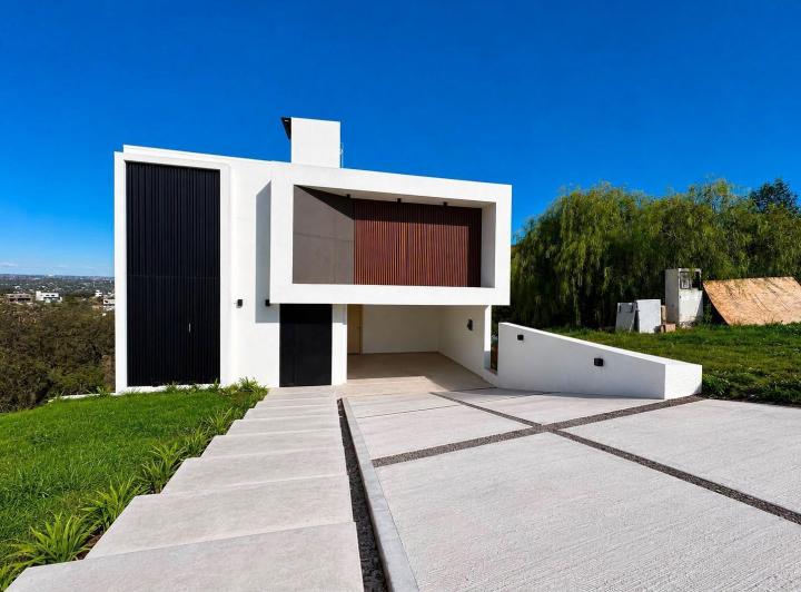Casa · 440m² · 8 Ambientes · 2 Cocheras