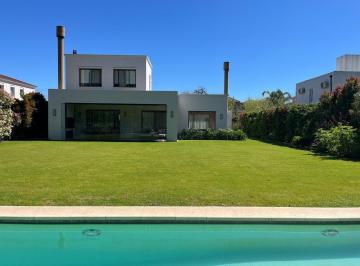 Casa · 230m² · 4 Ambientes · 1 Cochera · Casa en Alq. Temporario en El Encuentro, General Pacheco, Tigre