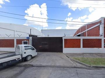 Depósito · 1860m² · 1 Cochera · Depósito Industrial en Alquiler – 1.800 m² – Doble Acceso y Oficinas | Campana