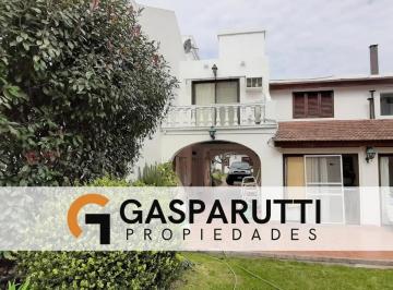Casa · 130m² · 4 Ambientes · 3 Cocheras · Casa en Venta en Aranjuez Country Club. Apto Credito