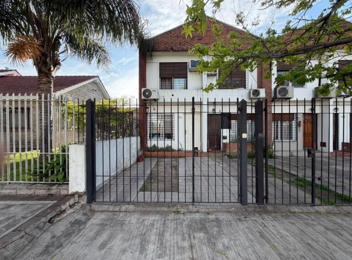 Casa · 1m² · 3 Ambientes · 1 Cochera