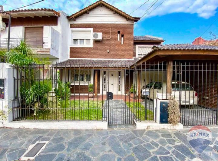 Casa · 253m² · 5 Ambientes · 2 Cocheras