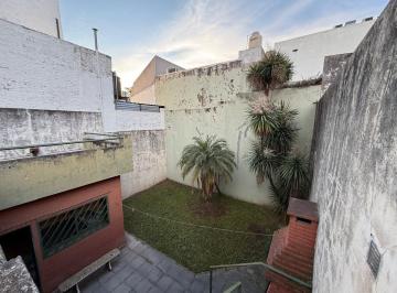 Casa · 138m² · 4 Ambientes · 1 Cochera · Venta Casa, Jardin Terraza y Garage. V. Pueyrredon