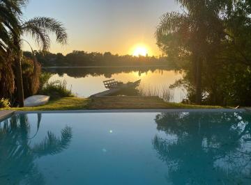 Casa · 350m² · 6 Ambientes · 5 Cocheras · Espectacular Casa Al Lago en Alquiler