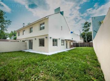 Casa · 147m² · 6 Ambientes · 2 Cocheras · Venta Tríplex a Estrenar 6 Ambientes Jardín en L, Parrilla, Dos Cocheras en Tigre
