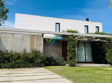 Casa · 140m² · 4 Ambientes · 2 Cocheras · Casa en Venta en San Sebastian - Area 1, San Sebastian, Escobar