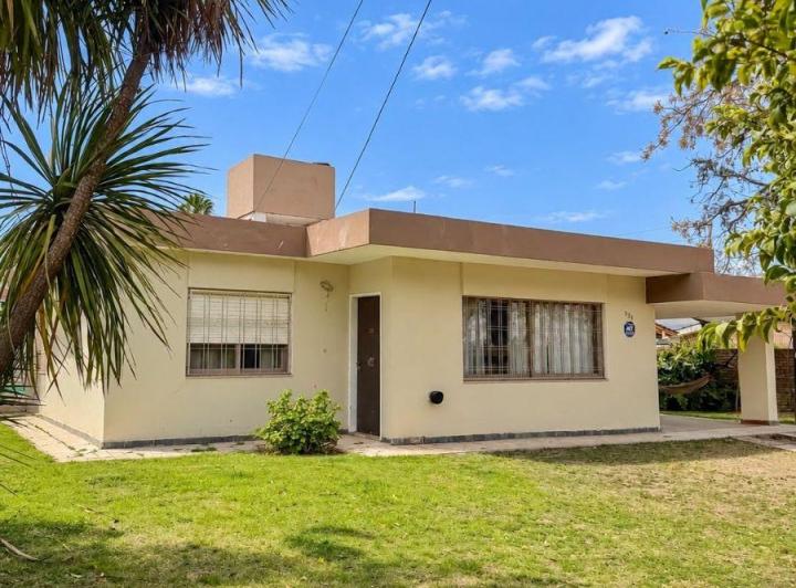Casa · 160m² · 8 Ambientes · 1 Cochera