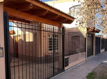 Casa · 239m² · 7 Ambientes · 2 Cocheras · Casa en Zona Torreón