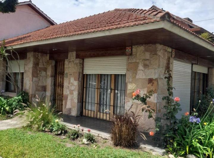 Casa · 180m² · 5 Ambientes · 1 Cochera