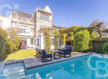 Casa · 266m² · 7 Ambientes · 1 Cochera · Venta Casa en Vicente López - 5 Dorm. - Jardin - Pileta - Excelente Ubicacion