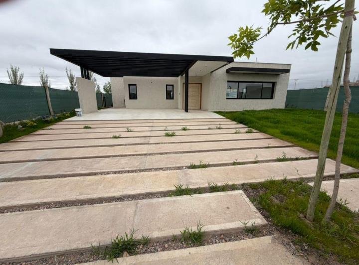 Casa · 180m² · 7 Ambientes · 2 Cocheras