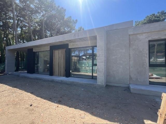 Casa · 180m² · 4 Ambientes · 1 Cochera