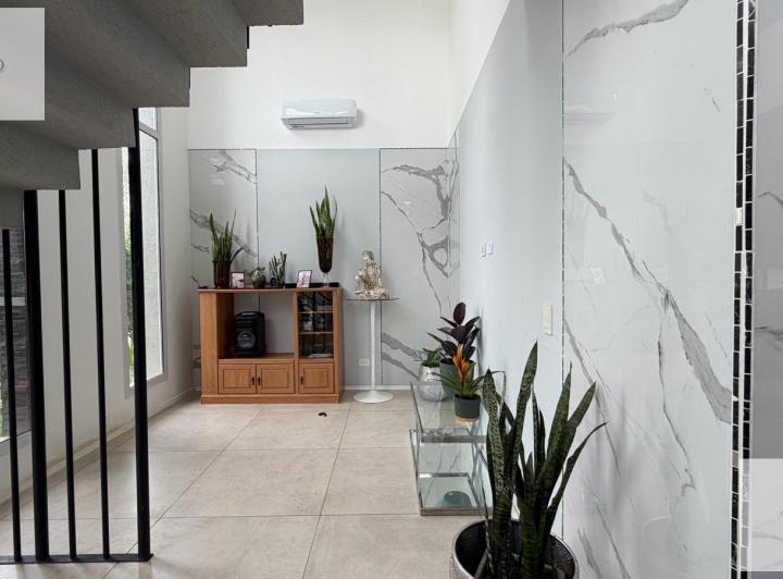 Casa · 260m² · 6 Ambientes · 4 Cocheras