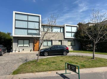 rs:cnwxy5bqbeqa99d4fu41ljgi · Venta | Casa con Costa de Laguna | Suite + 2 Dorm. | Escrit. o 4°dorm. | Play | Depend.| Quincho |
