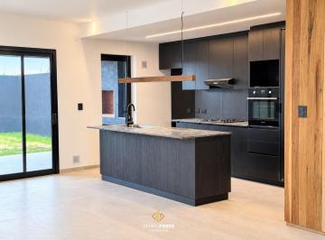 Casa · 165m² · 4 Ambientes · 2 Cocheras · Duplex de Categoria en Venta Brisas de Manantiales