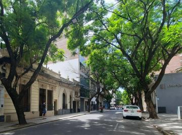Local comercial de 8 ambientes, Rosario · Casa Local Planta Baja Alta 5 Salas Oficinas, Patio, Terraza, Quincho, Rosario Centro