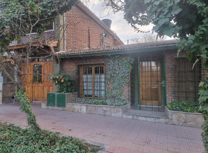Casa · 248m² · 7 Ambientes · 1 Cochera