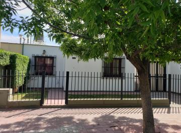 Casa de 6 ambientes, Luzuriaga · Amplia Casa