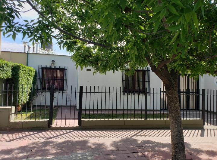 Casa · 105m² · 6 Ambientes · 1 Cochera