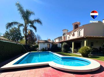 Casa · 200m² · 6 Ambientes · 3 Cocheras · Venta/permuta Casa con Pileta Zona Sur Aeropuerto