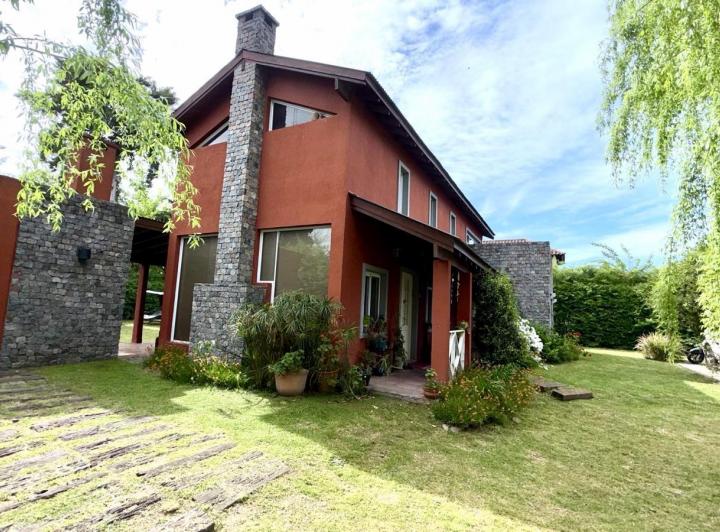 Casa · 167m² · 4 Ambientes · 3 Cocheras