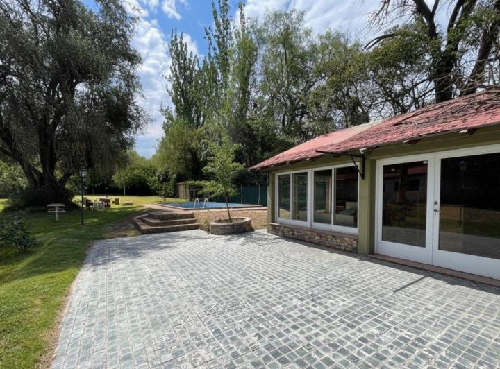 Casa · 280m² · 4 Ambientes · 1 Cochera