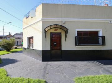 Casa · 201m² · 3 Ambientes · 1 Cochera · Venta Casa en Ochava Excelente Estado