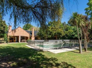 Casa · 155m² · 4 Ambientes · 1 Cochera · Casa en Venta 4 Amb con Pileta Barrio La Verdad