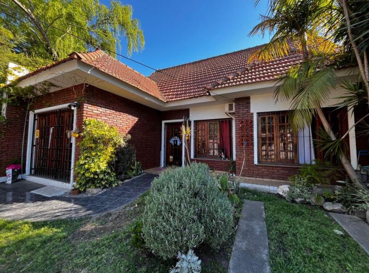 Casa · 140m² · 5 Ambientes · 1 Cochera