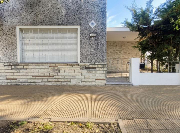 Casa · 130m² · 3 Ambientes · 2 Cocheras