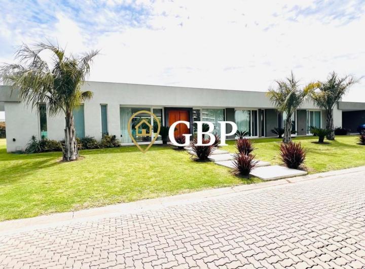 Casa · 475m² · 6 Ambientes · 6 Cocheras