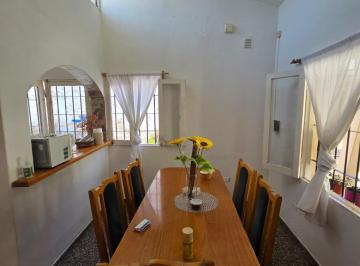 Casa · 60m² · 2 Ambientes · 1 Cochera · Venta Casa en Rivadavia, Mendoza – Uriburu 129
