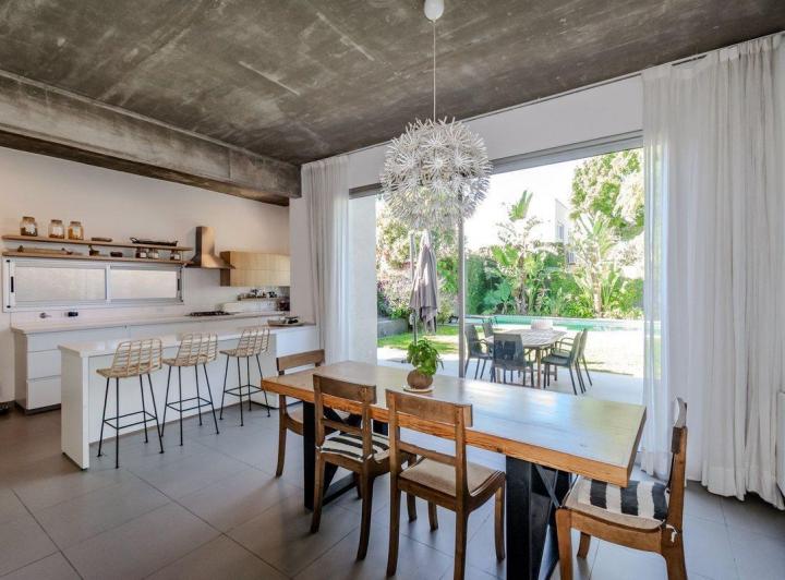 Casa · 225m² · 5 Ambientes · 1 Cochera