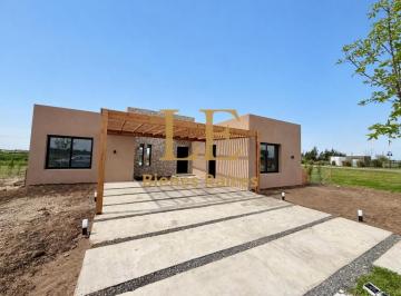 Casa · 190m² · 4 Ambientes · 4 Cocheras · Venta Casa en El Naudir