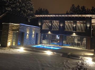 Casa · 236m² · 4 Ambientes · 2 Cocheras · Casa en Chapelco Golf & Resort
