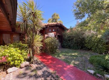 Casa · 170m² · 4 Ambientes · 1 Cochera · Venta Casa con Pileta Castelar Norte