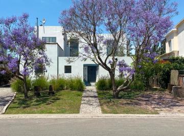 Casa · 240m² · 6 Ambientes · 2 Cocheras · Casa - Lagos del Norte