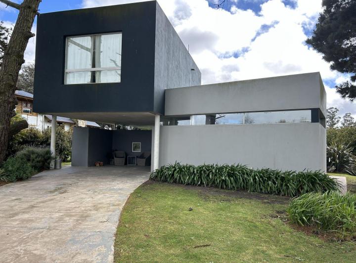 Casa · 160m² · 4 Ambientes · 1 Cochera