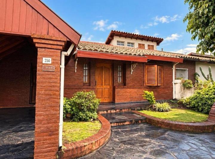Casa · 120m² · 4 Ambientes · 1 Cochera